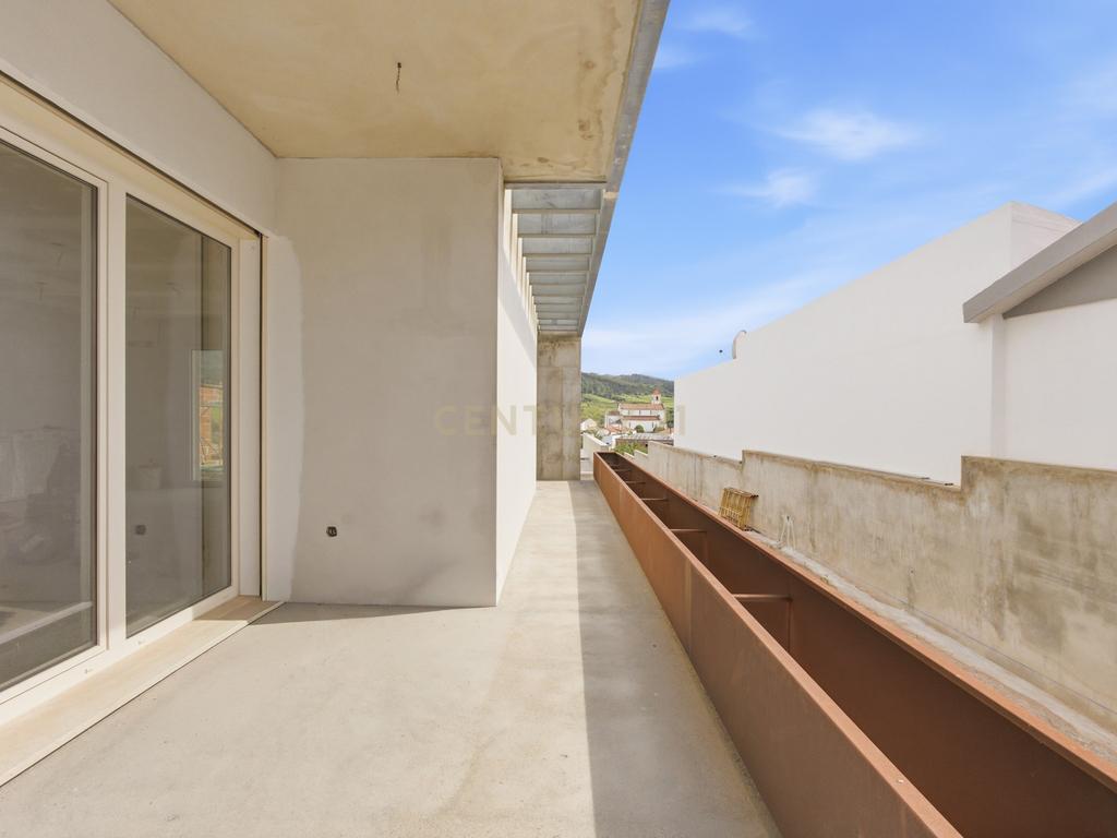 MORADIA T3 NOVA COM PISCINA E VISTA SERRA EM LOTE 795 M2 | Vilar, Cadaval - Image 24