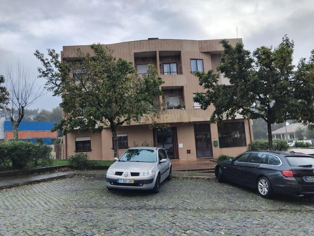 Loja em São Pedro Fins, Maia - Oportunidade Única! 85M2 3 lugares de garagem -possibilidade transformar para habitação. - Image 14