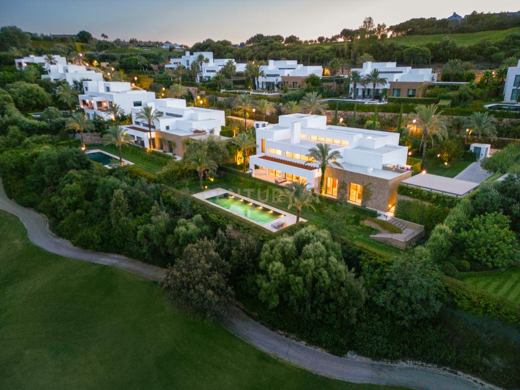 Villa Green 10: Elegância Contemporânea e Luxo à Beira do Golfe na Finca Cortesin - Image 7