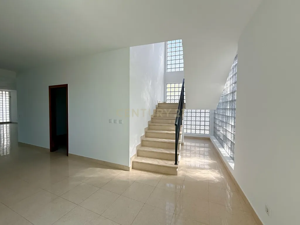 Moradia T5 para arrendamento no Palmela Village - Image 15