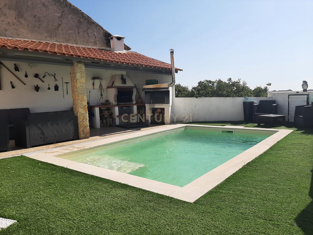Moradia  T3 na  Lourinhã com Piscina  Garagem e Churrasqueira - Image 28
