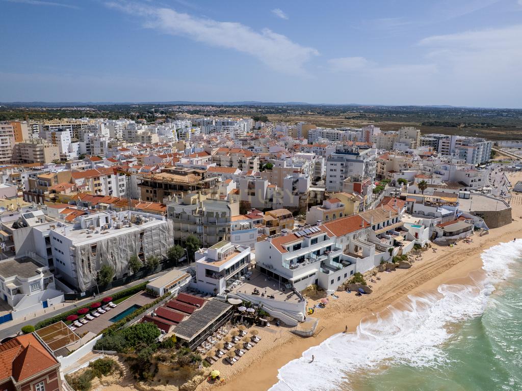 T3 Renovado a 50 Metros da Praia em Armação de Pêra - Image 29