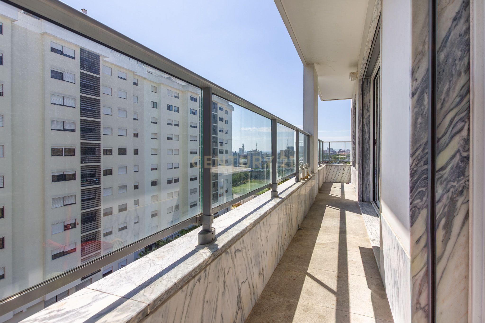 Fotografia 5 de Apartamento T2 moderno com lugar de garagem, Quinta do Património (Sacavém)