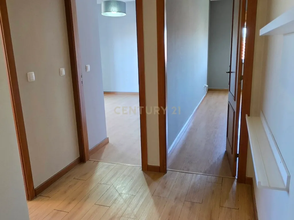 Excelente apartamento T2 com parqueamento - Image 34