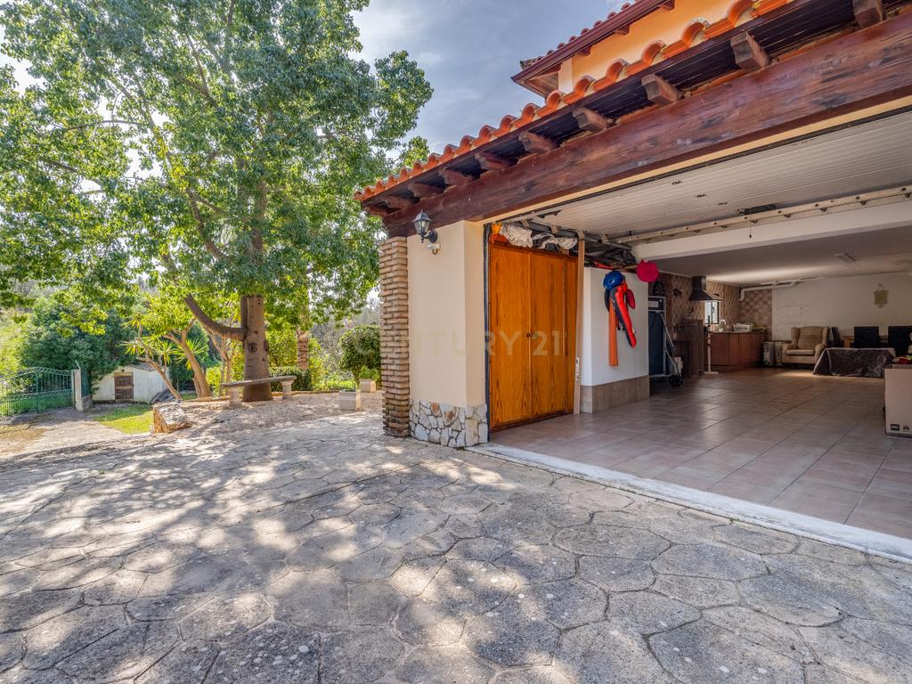 ESPETACULAR MORADIA COM PISCINA, GARAGEM, JARDIM E TERRENO - Image 53