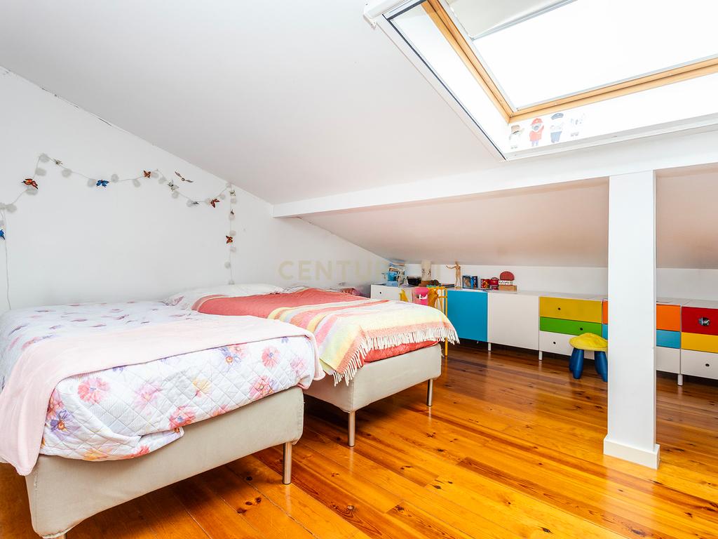 Apartamento T4 Duplex Renovado em Arroios, Lisboa - Image 18