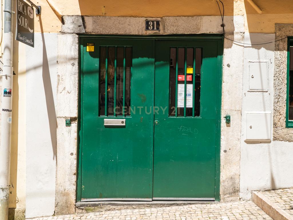 Restaurante Pronto a Funcionar na Emblemática Rua da Bica – Uma Oportunidade Única no Coração de Lisboa - Image 28