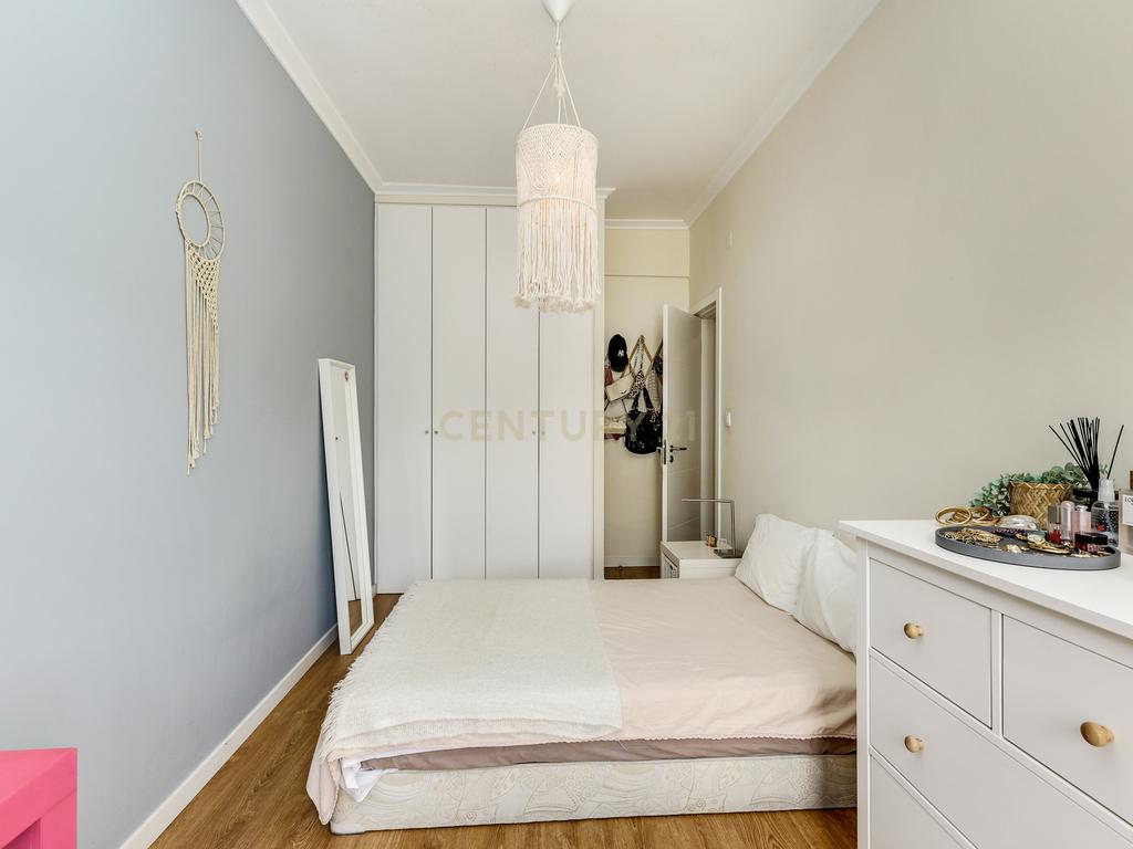 Apartamento T3 em Cascais com Luz Natural e Boa Localização - Image 13