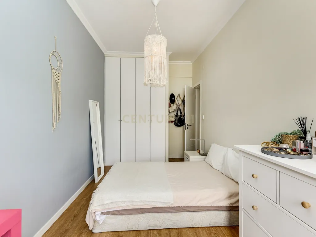 Apartamento T3 em Cascais com Luz Natural e Boa Localização - Image 13