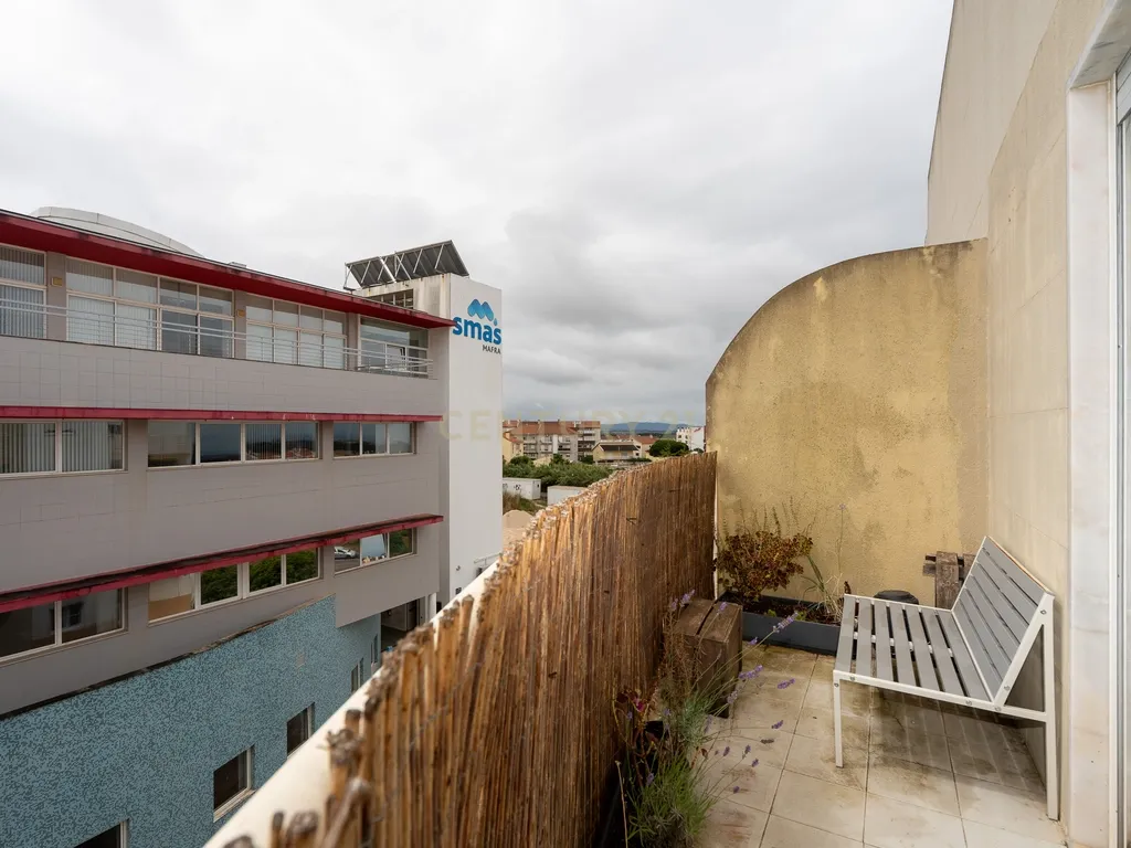 * ESPECTACULAR APARTAMENTO NO CENTRO DE MAFRA, COM VARANDA E PARQUEAMENTO * - Image 11