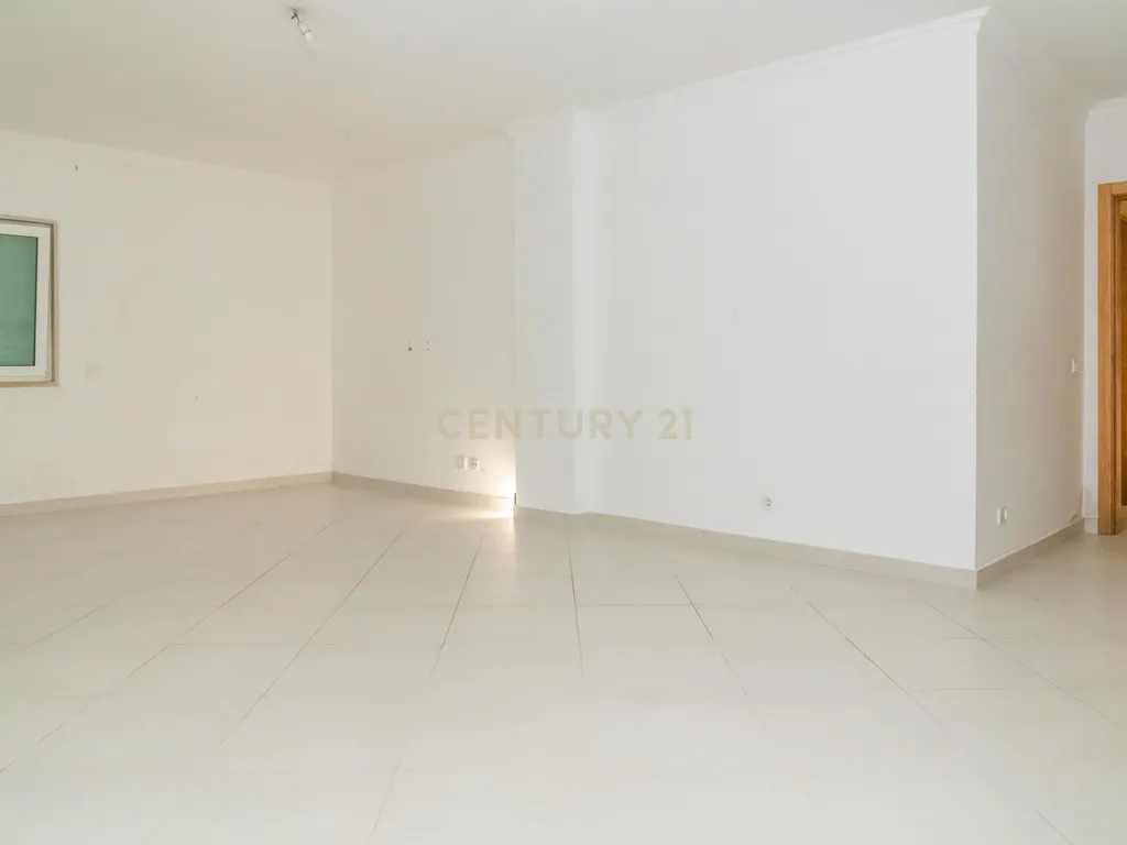 Apartamento T2, com Parqueamento, em Brejos de Azeitão - Image 9