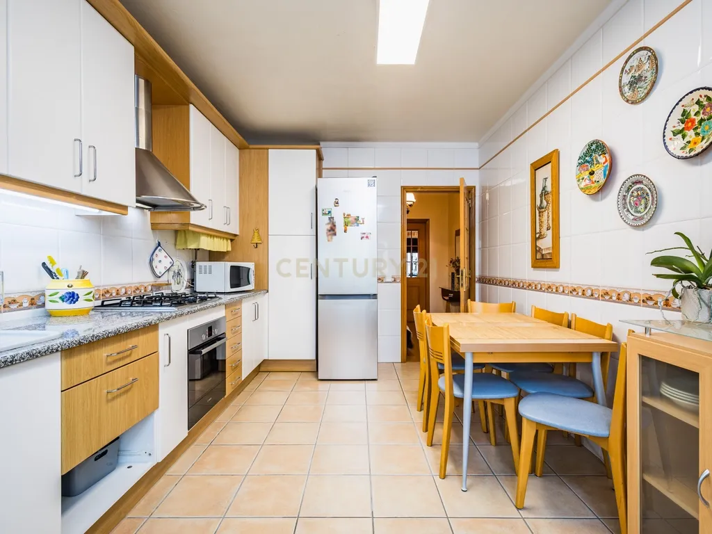 Apartamento T3 à venda em Cruz de Areia – Localização Privilegiada! - Image 6