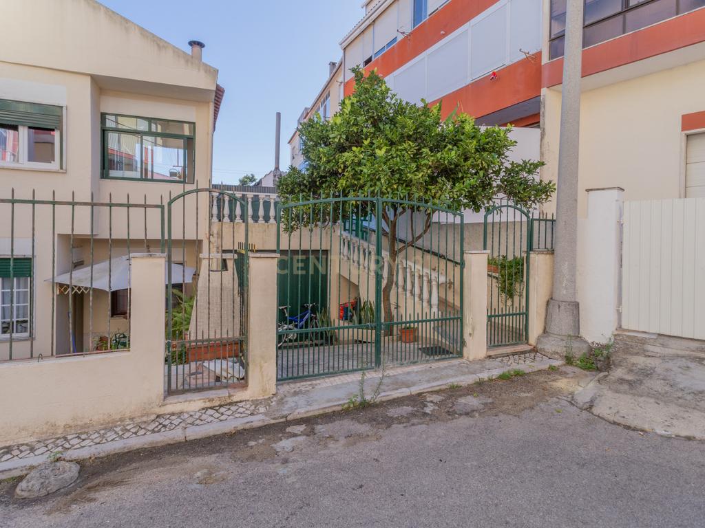 Apartamento Remodelado em Corroios, Seixal T3 + 3, garagem e Terraço - Image 47