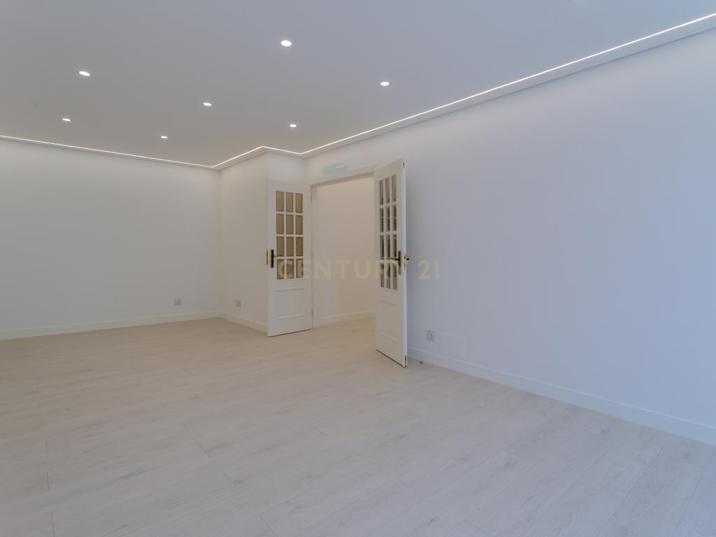 T2 Renovado na Buraca | Modernidade, Conforto e Excelente Localização - Image 2