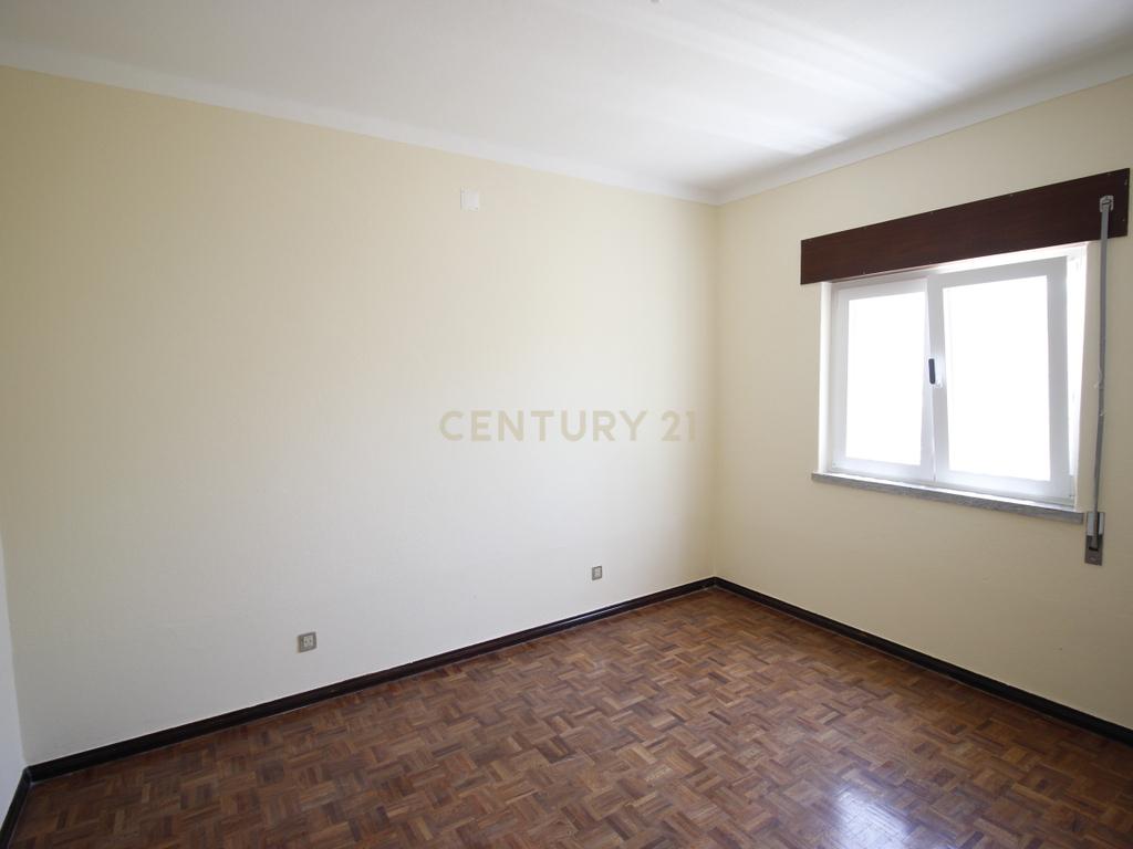 Casa Renovada com 3 Quartos e Garagem em Vendas Novas para arrendamento - Image 8