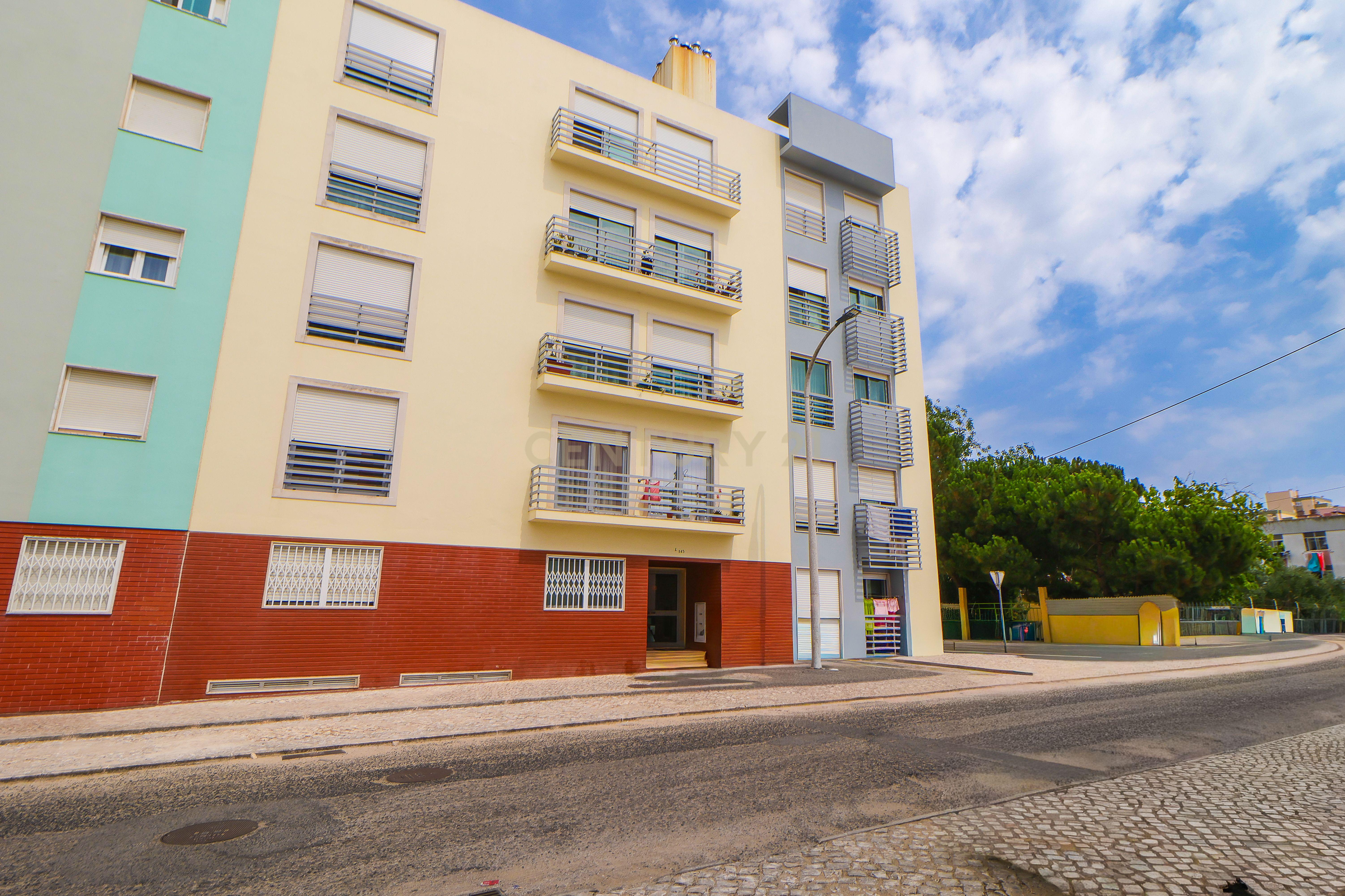 Fotografia 2 de Apartamento T2 com boas áreas, arrecadação e 1 varanda em prédio com elevador no Bairro Afonso Costa | Rua Ângela Pinto, Setúbal