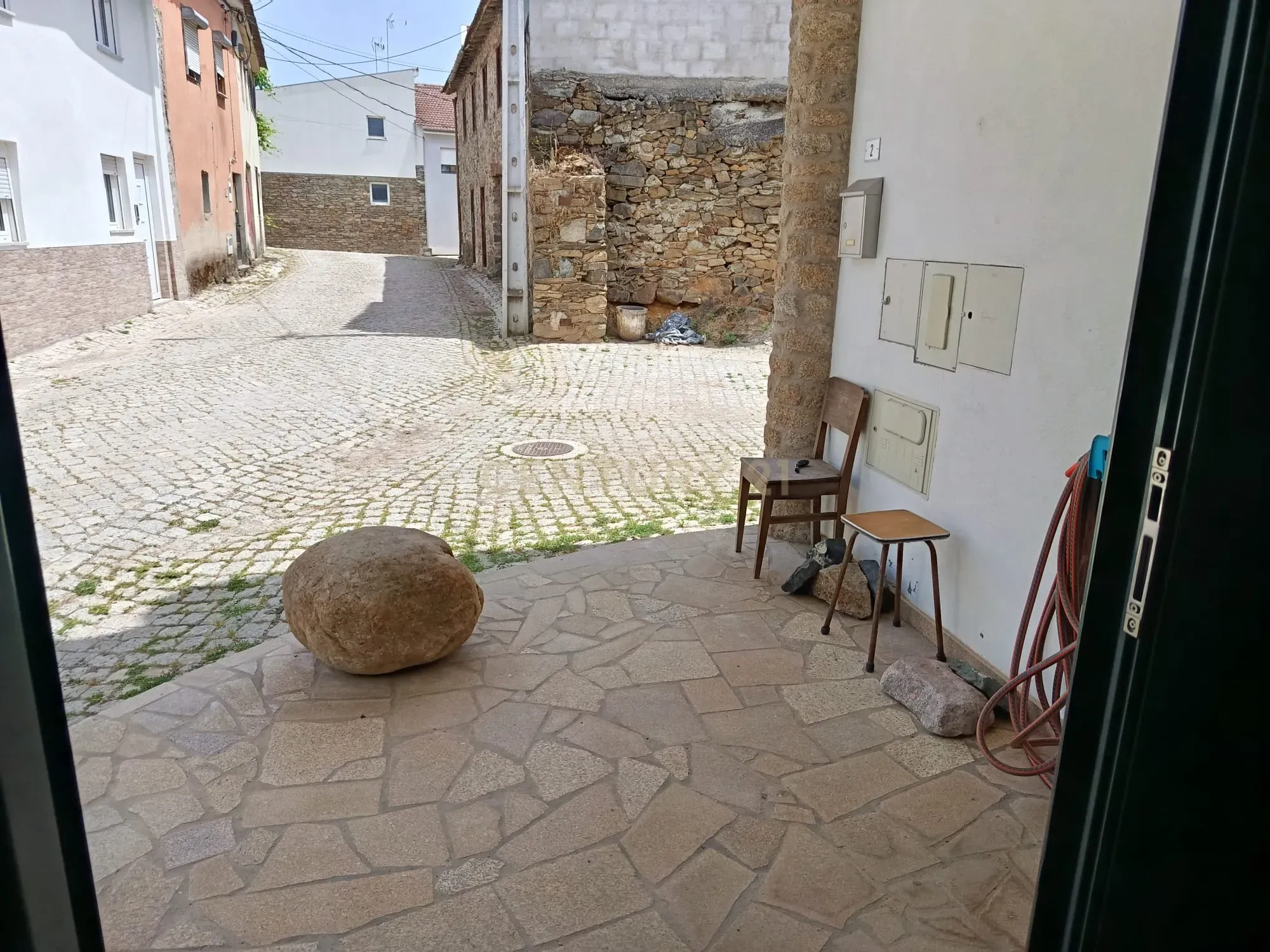 Luxuosa Moradia Renovada em Bragança, 2 Quartos e 3 WC - View 4