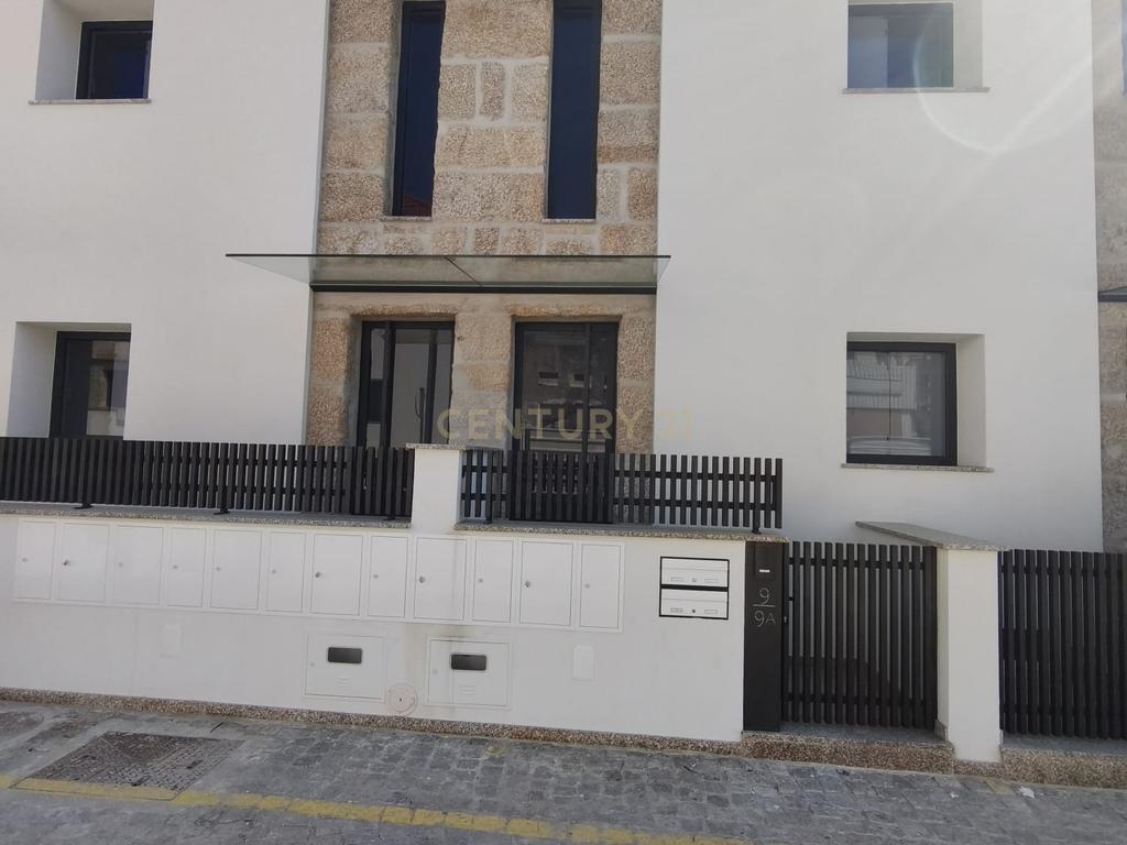 Estúdio mobilado localizado no centro da cidade de Viseu. - Image 8