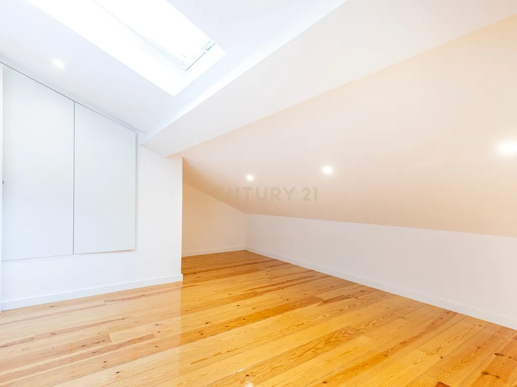 Excelente apartamento T3 Duplex, totalmente renovado, na Rua Angelina Vidal nº 32 – pronto a habitar! - Image 20