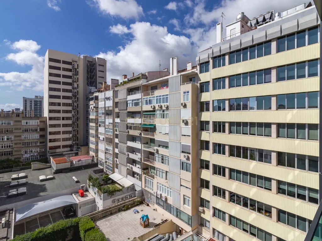 T2 de Luxo junto ao Campo Pequeno | Novo, Mobilado, Varandas e Garagem - Image 19