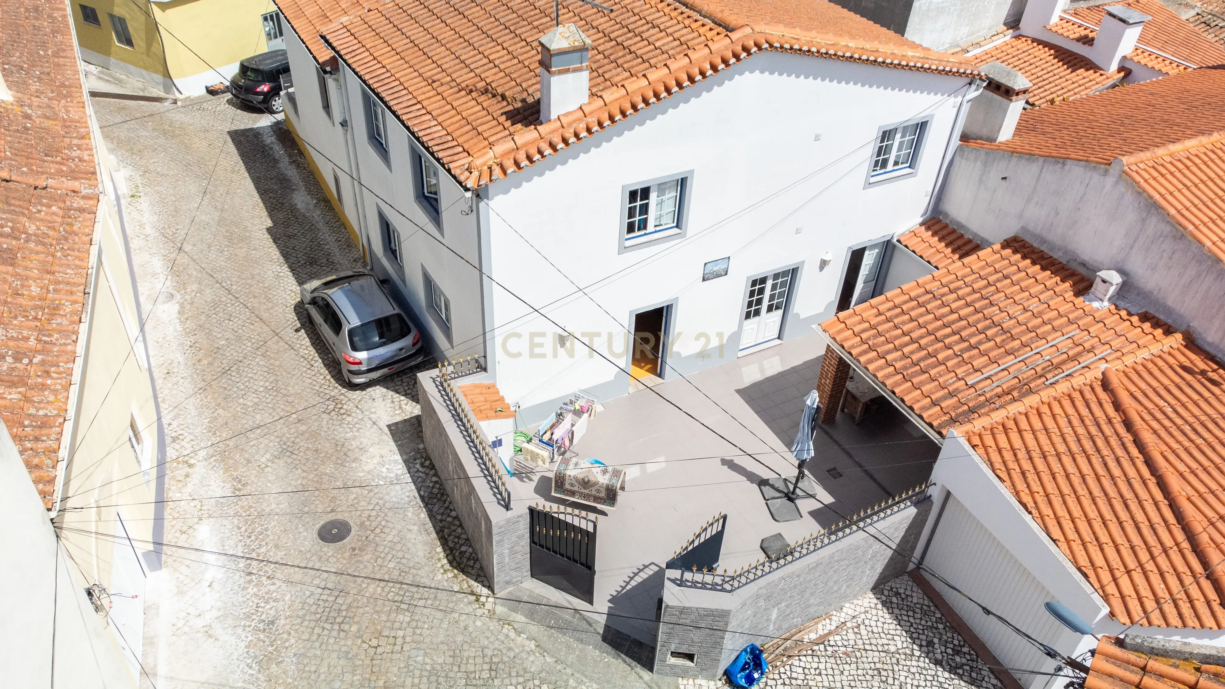 🏡 Moradia T4 Impecável em Olho Marinho – a poucos minutos de Peniche! - Image 1