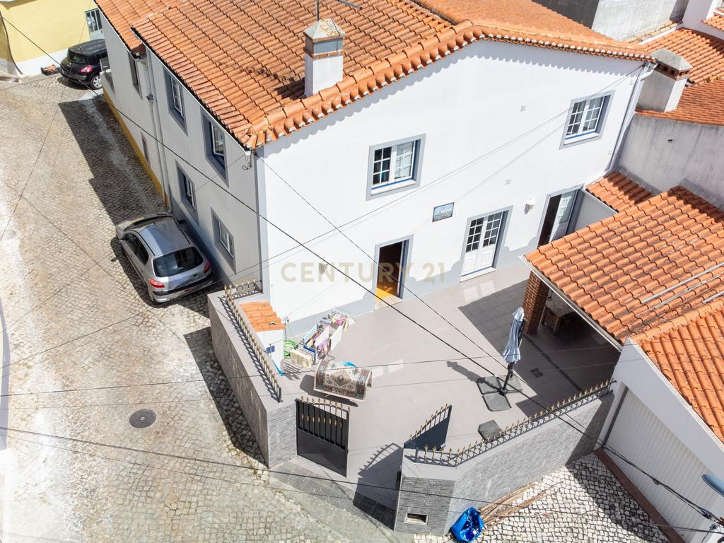 🏡 Moradia T4 Impecável em Olho Marinho – a poucos minutos de Peniche! - Image 1