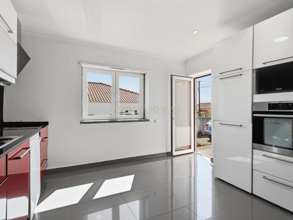 Moradia Isolada com Piscina em Lote de 908 m² | Sala Ampla | Jardim e Vista Desafogada -Mafra - Image 43