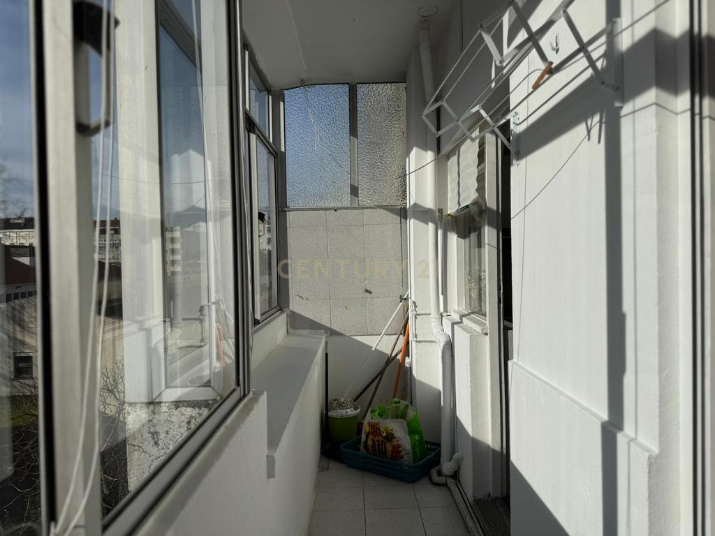 Fantástico Apartamento T2 com Varandas no Centro do Porto - Image 9