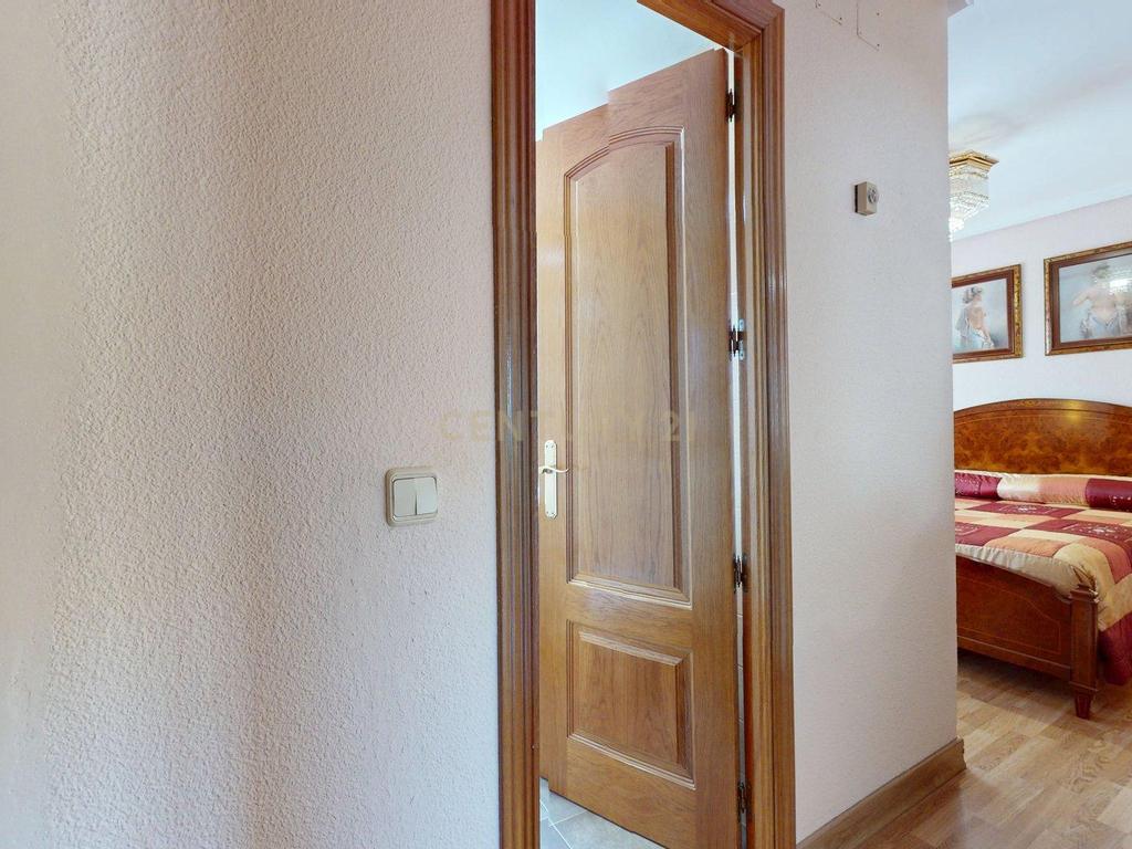 Apartamento Espaçoso com Vista para a Cidade e Montanha em Madrid - Image 34