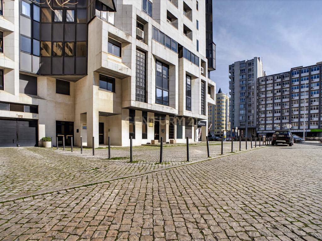 Apartamento T3 em Areeiro, com 1 lugar de garagem, Lisboa. - Image 30