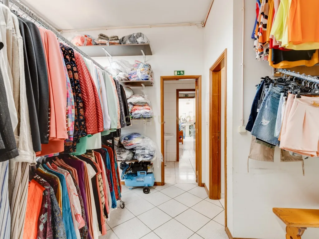 Espaços comerciais para venda em Vila Nova de Gaia - Image 30