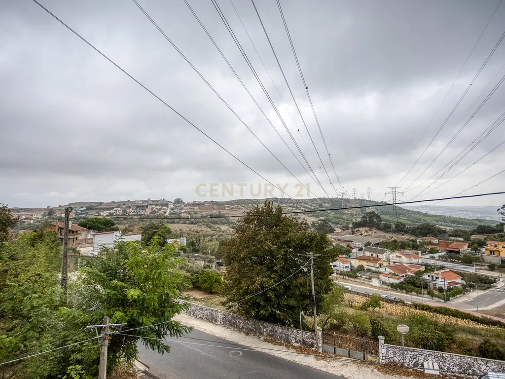 Moradia com elevado potencial de rentabilização em Camarões – Almargem do Bispo - Image 21