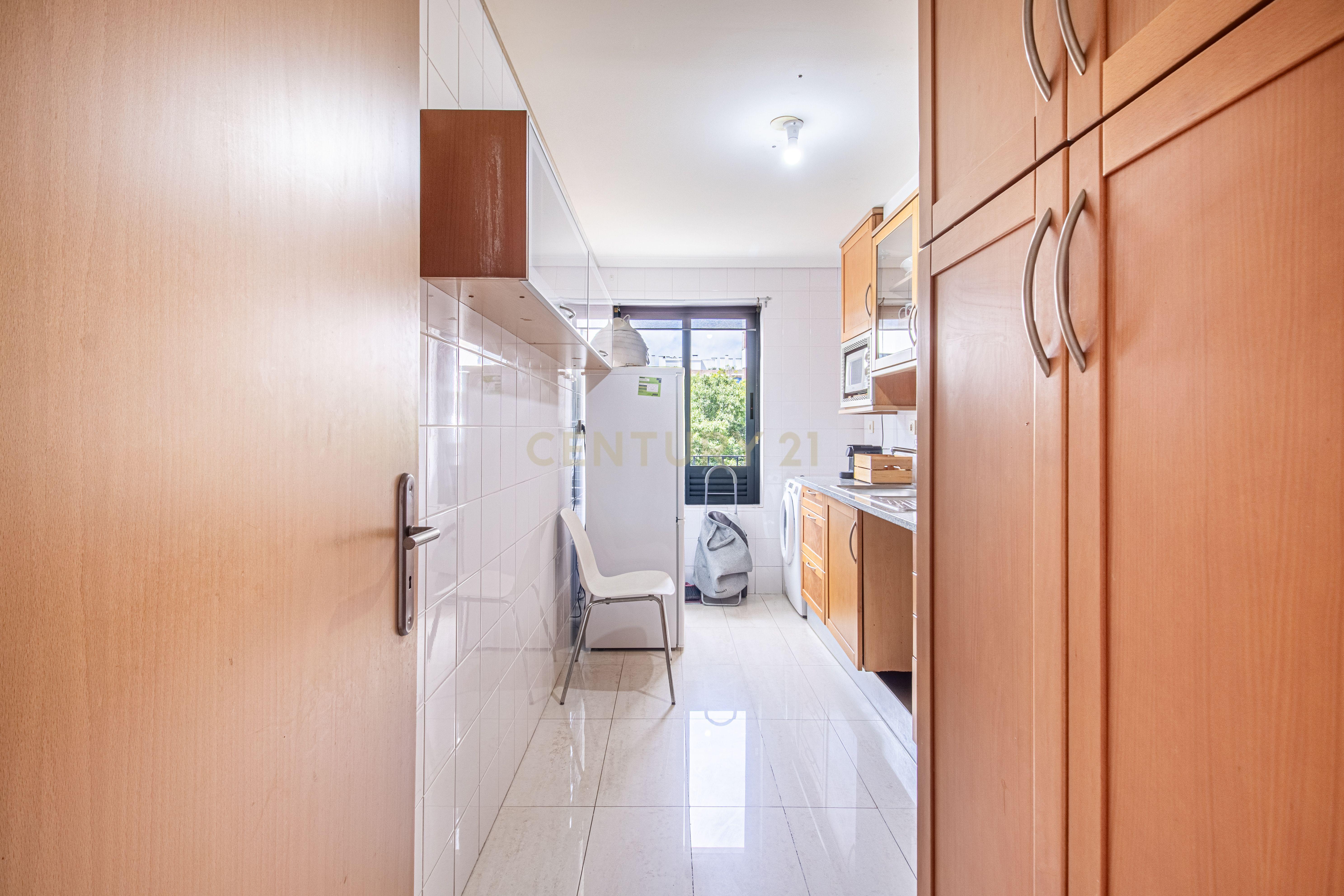 Fotografia 6 de Apartamento T1 com Garagem no Parque Nações