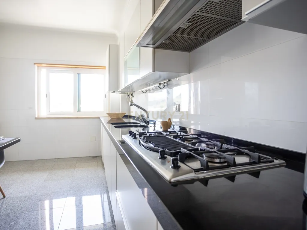 T3 com 160 m², Box para 2 carros e Arrecadação – Lumiar / Ameixoeira - Image 6