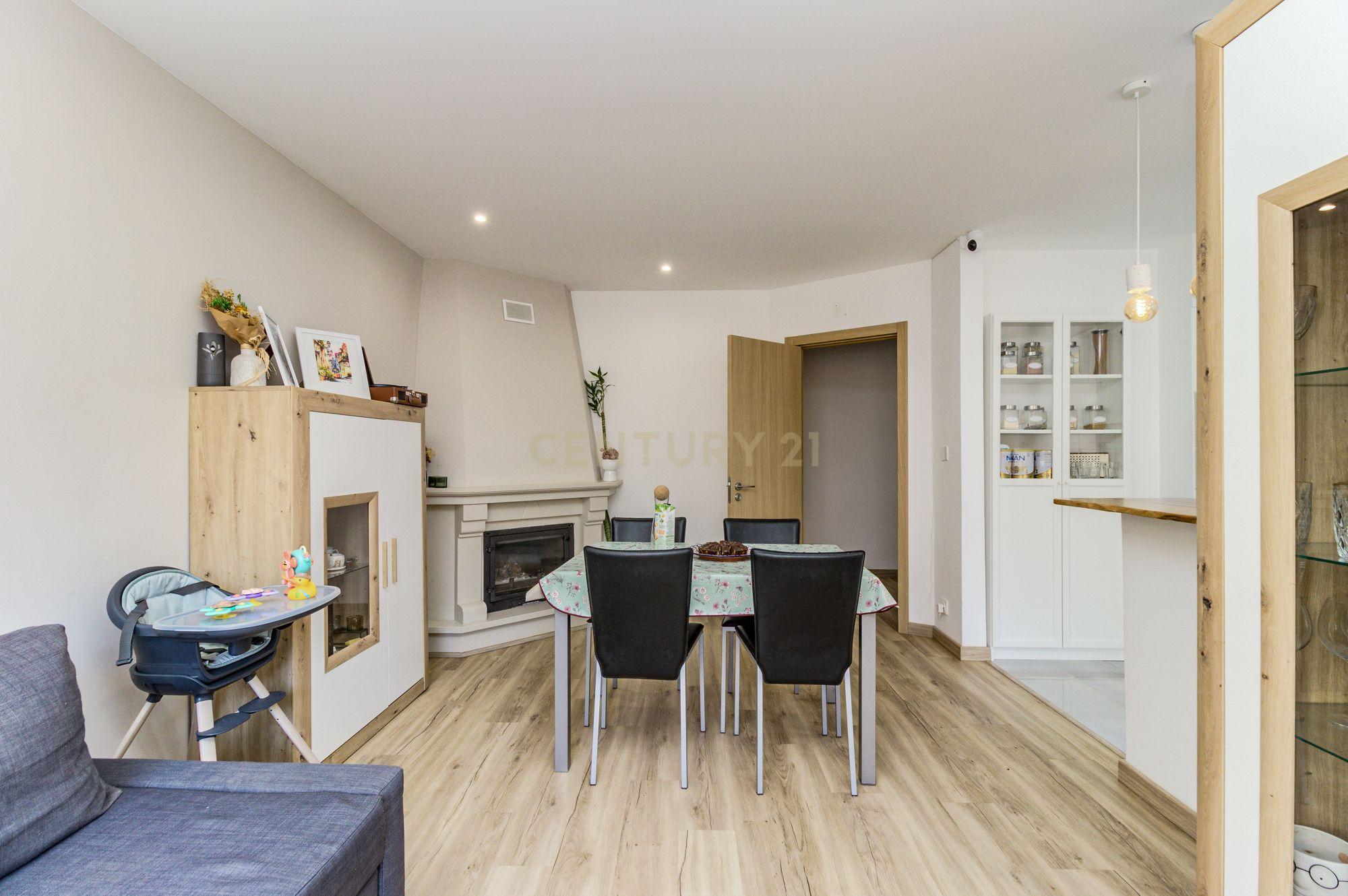 Apartamento T2 remodelado em São Marcos com Varanda e Ar Condicionado - Image 13