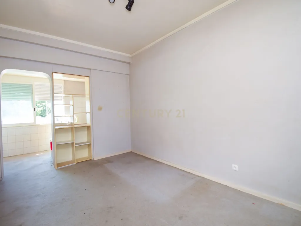T3 em Alfragide com 125 m² – Oportunidade para Remodelação com Potencial - Image 19