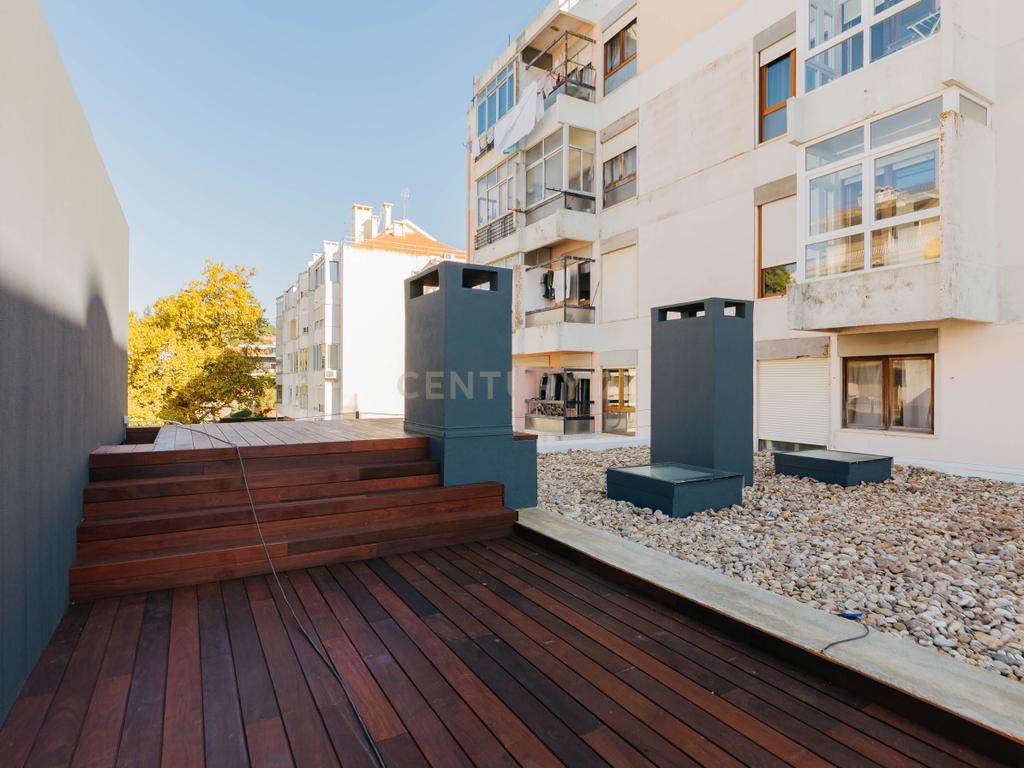 Apartamento Duplex T4 Novo na Rua Bartolomeu Dias, em Belém – conforto, modernidade, luz natural e espaço em Belém - Image 20