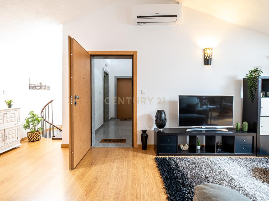 Apartamento T3+1 com Sótão de 100m² na Abrunheira – Oportunidade Única!   - Image 32