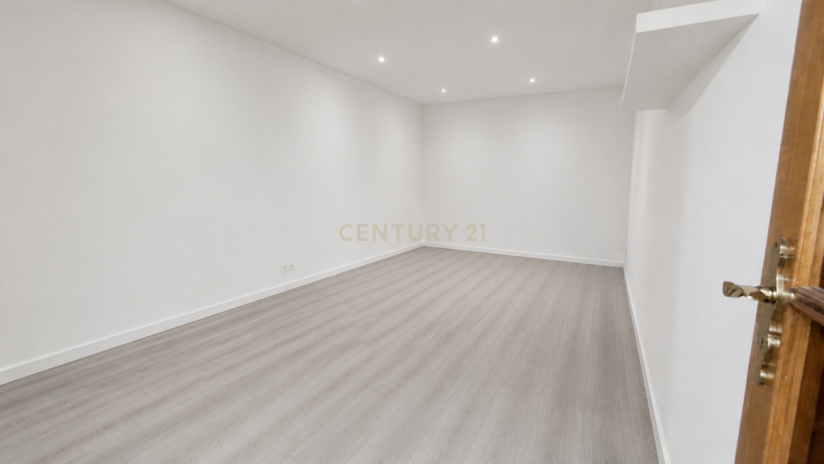 Fotografia 4 de APARTAMENTO T2 REMODELADO COM TERRAÇO EM ALVERCA DO RIBATEJO