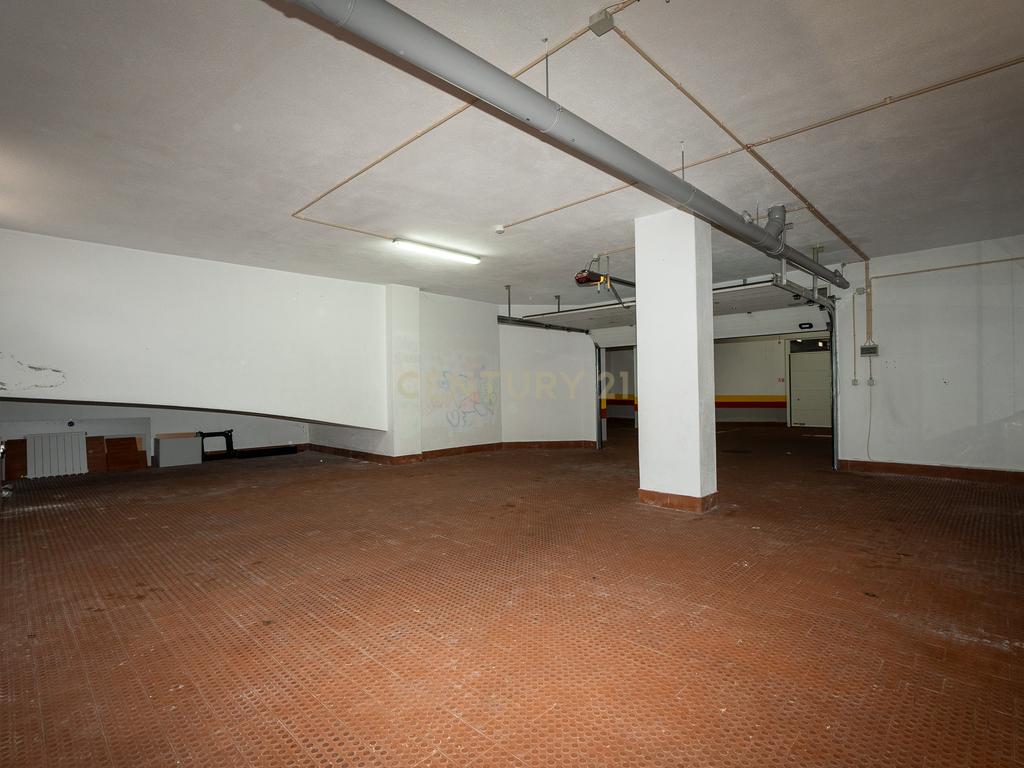 Apartamento de tipologia T3, com 2 varandas, 2 WC e box para 4 viaturas, situado no Jardim da Amoreira - Ramada em Odivelas. - Image 56