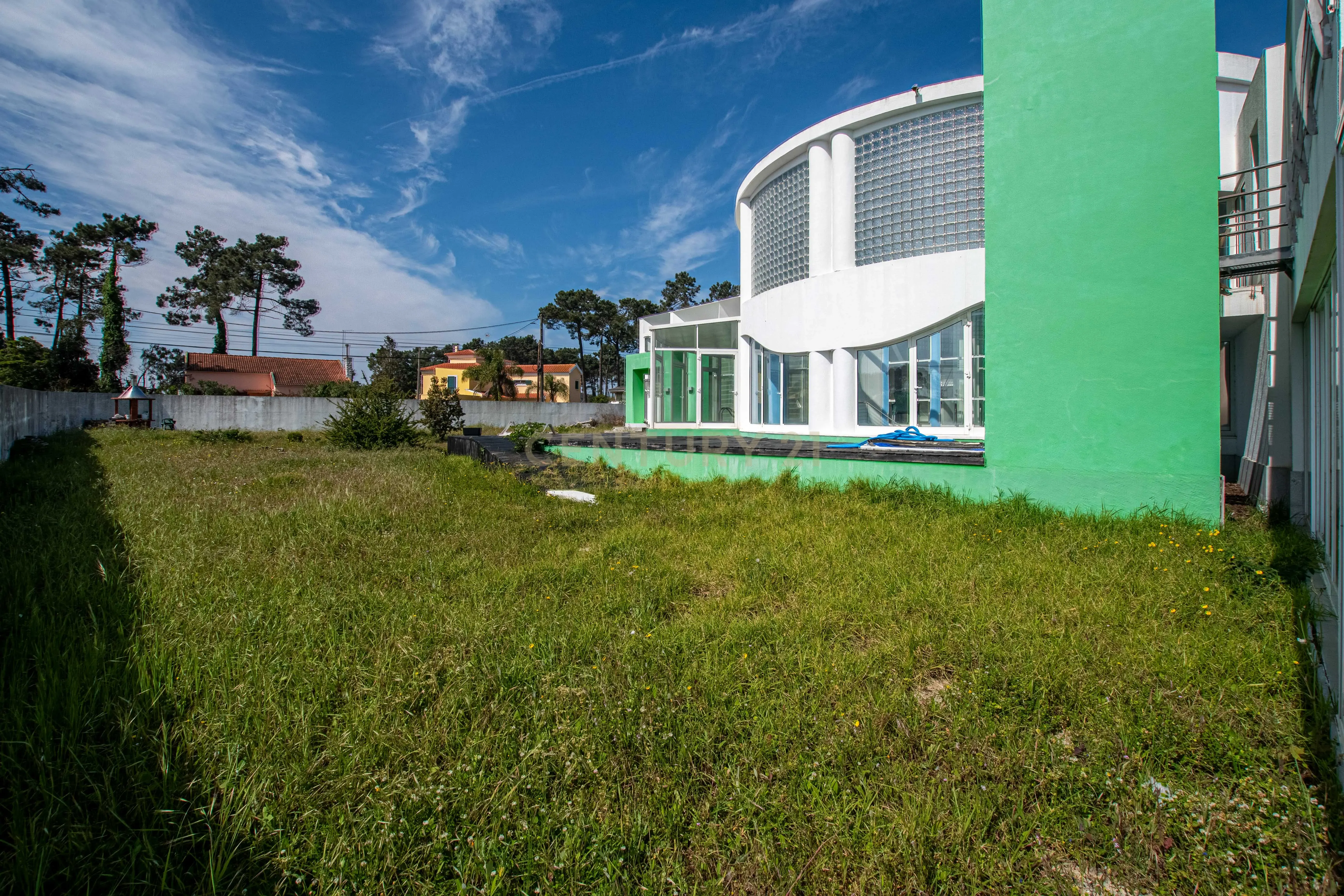 Fotografia 5 de Moradia Exclusiva com Piscina Interior, Mezzanine e Potencial Único na Verdizela