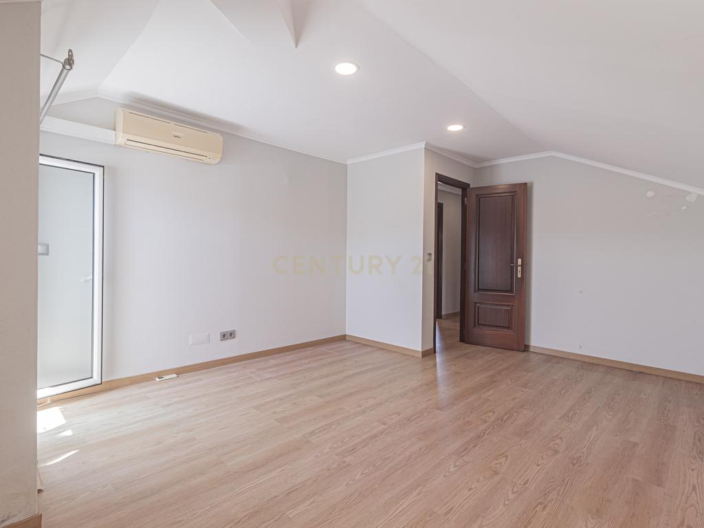 Moradia T4 em Vila Nova - Bucelas - Image 36
