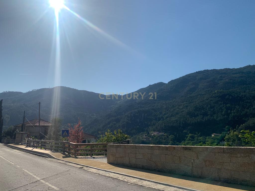  Magnífica Casa com 3 Apartamentos na Vila do Gerês  - Image 32