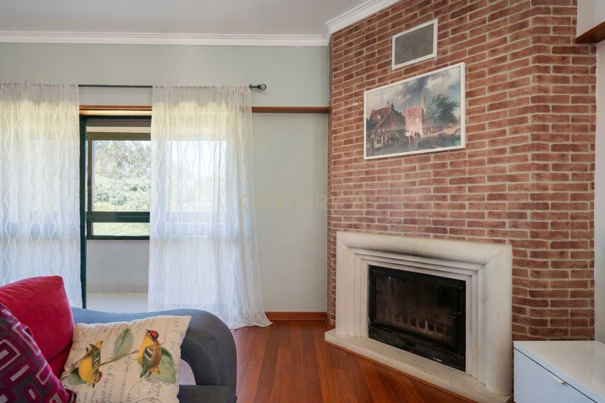 Fotografia 2 de Apartamento T3 com 120m² | Sala com Lareira | Excelentes Áreas e Luz Natural em Algueirão