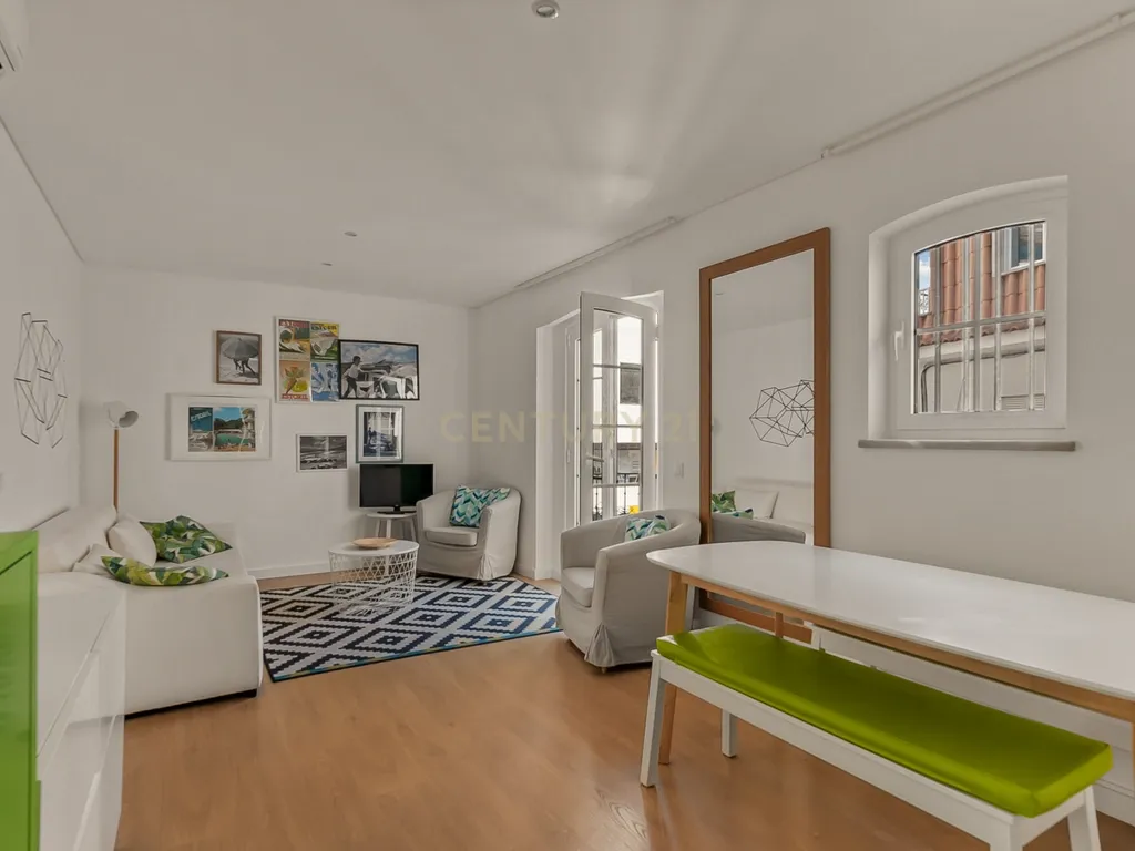 📍Centro de CASCAIS ✨ Dois T2 no coração de Cascais | Venda individual ou conjunta - Image 3
