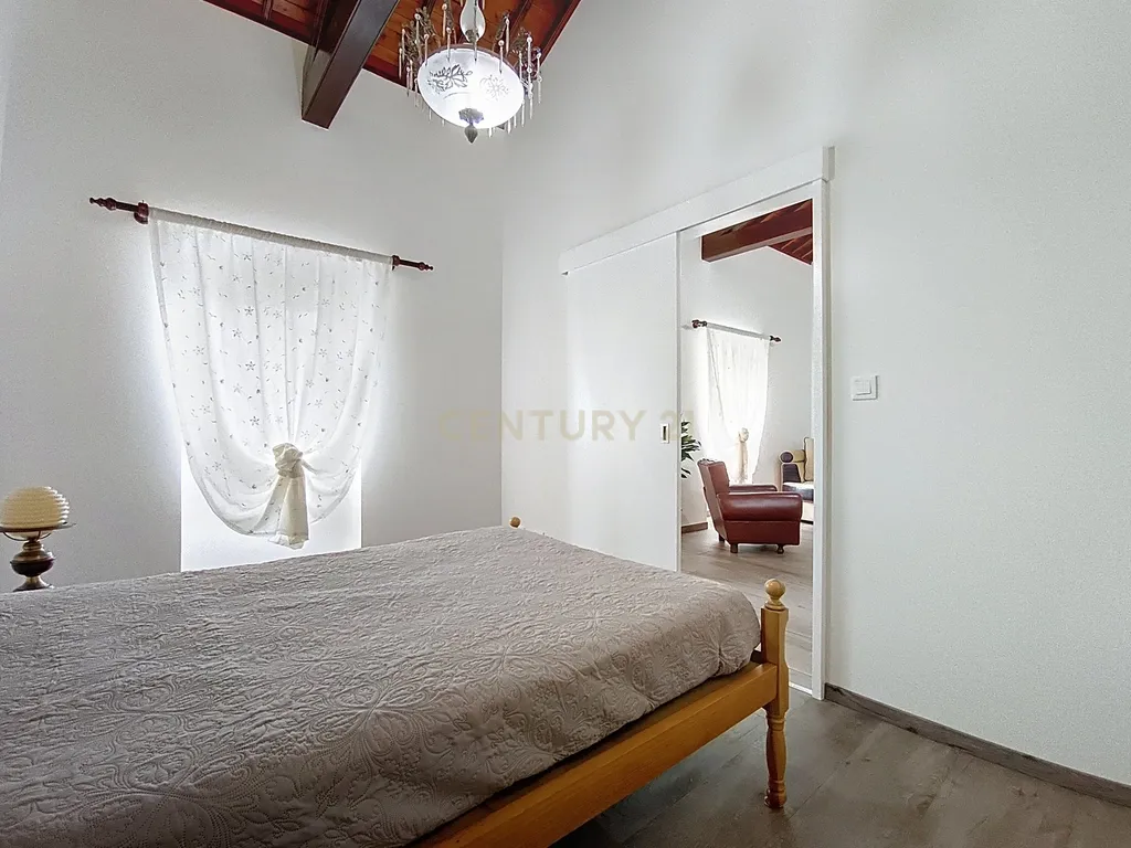 Encantadora Moradia T2 com Jardim em Ponta Delgada - Image 12