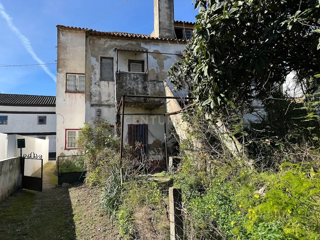 Prédio para remodelação no Entroncamento junto à estação de comboios - Image 37