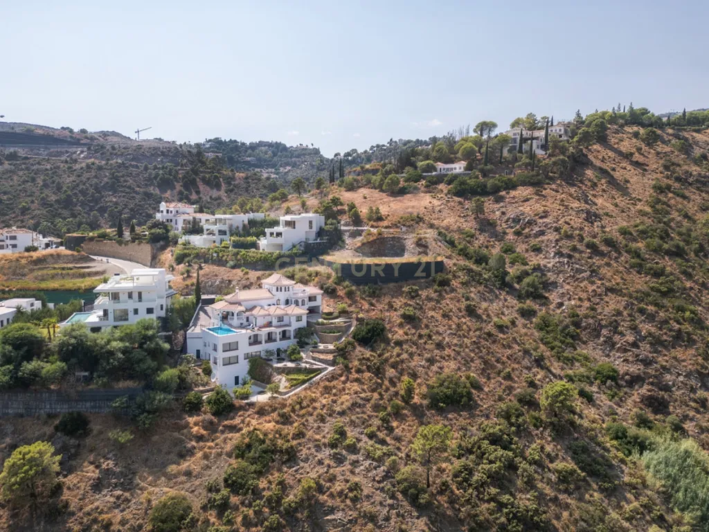 Terreno excepcional com 1.812 m² na prestigiada zona de Lomas de La Quinta, Benahavís - Image 11