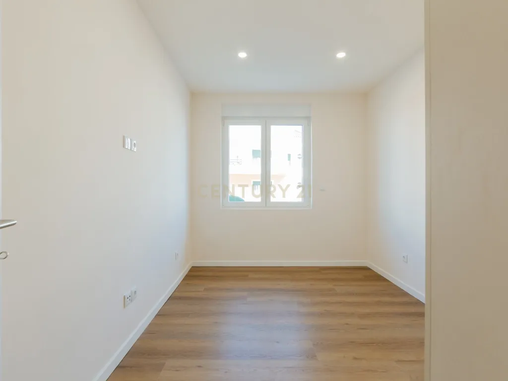 Apartamento T3 moderno e espaçoso no coração do Pinhal Novo - Image 8