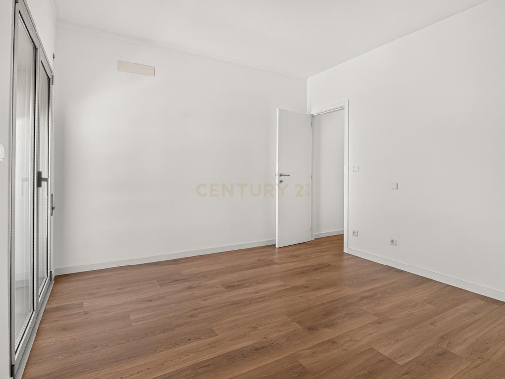 T3 REMODELADO EM SÃO VICENTE | 142 M² | ELEVADOR | GARAGEM | VARANDA COM VISTA SOBRE BRAGA - Image 22